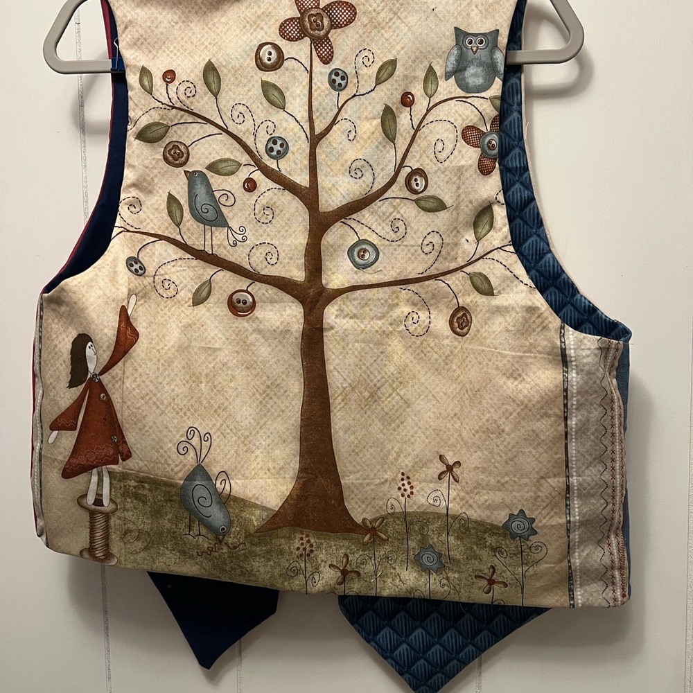 Reversible Patchwork button tree Vest with Floral… - image 2